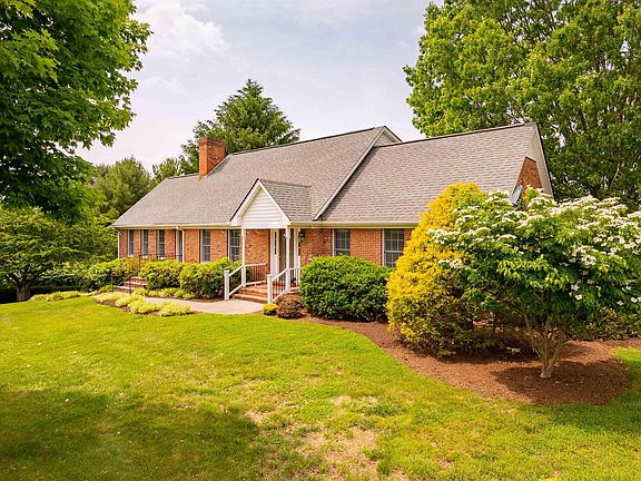 3rd image of 3406 Country Meadow Dr