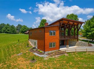 16 Bear Lodge Dr, Sparta, NC 28675