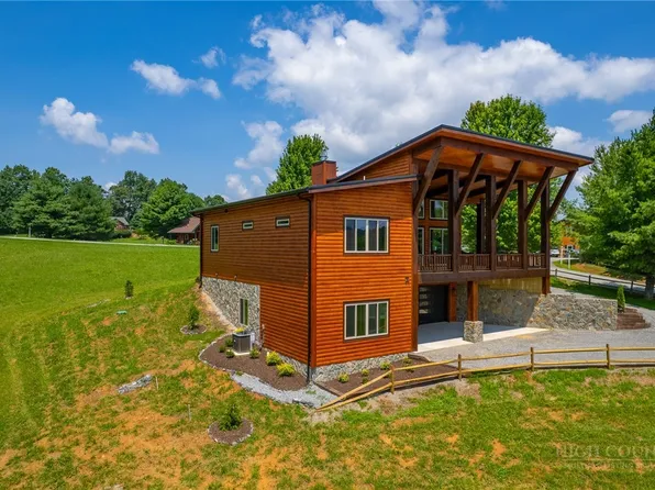 16 Bear Lodge Drive, Sparta, NC 28675