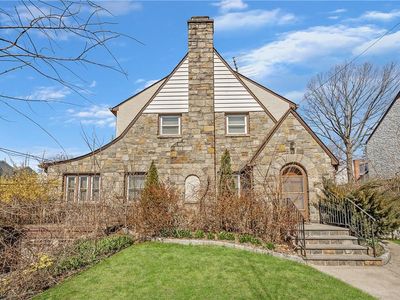 25 Locust Avenue, Scarsdale, NY, 10583