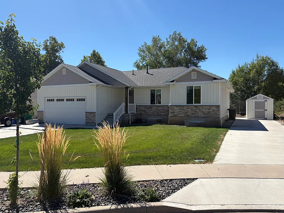 1204 S Sunrise Ln