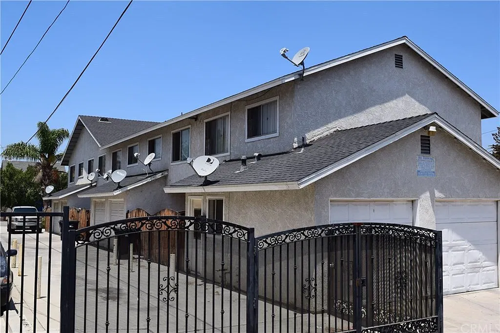 2 bed, 1200 sqft, $2,400 — Photo 3