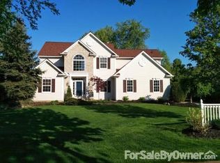 2932 Woodcrest Dr, Akron, OH 44333