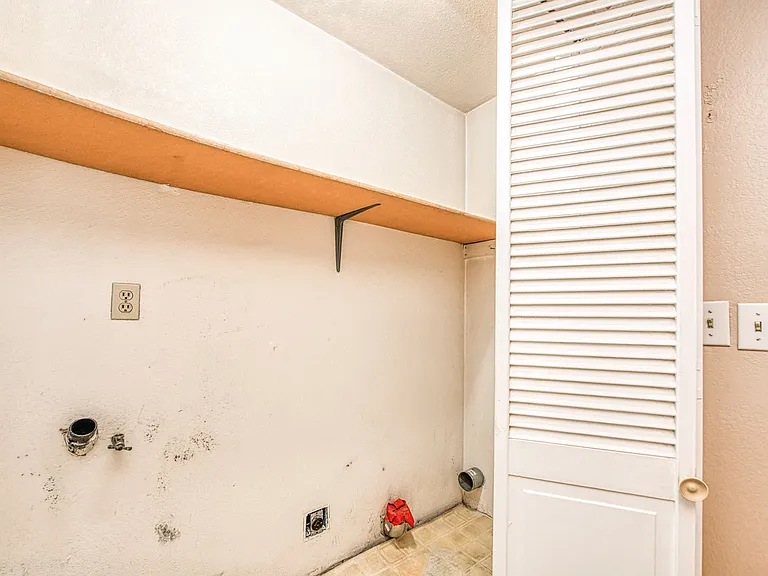 2434 Yerba St — Photo 23