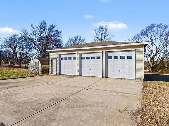 3rd image of 6640 Pflumm Rd