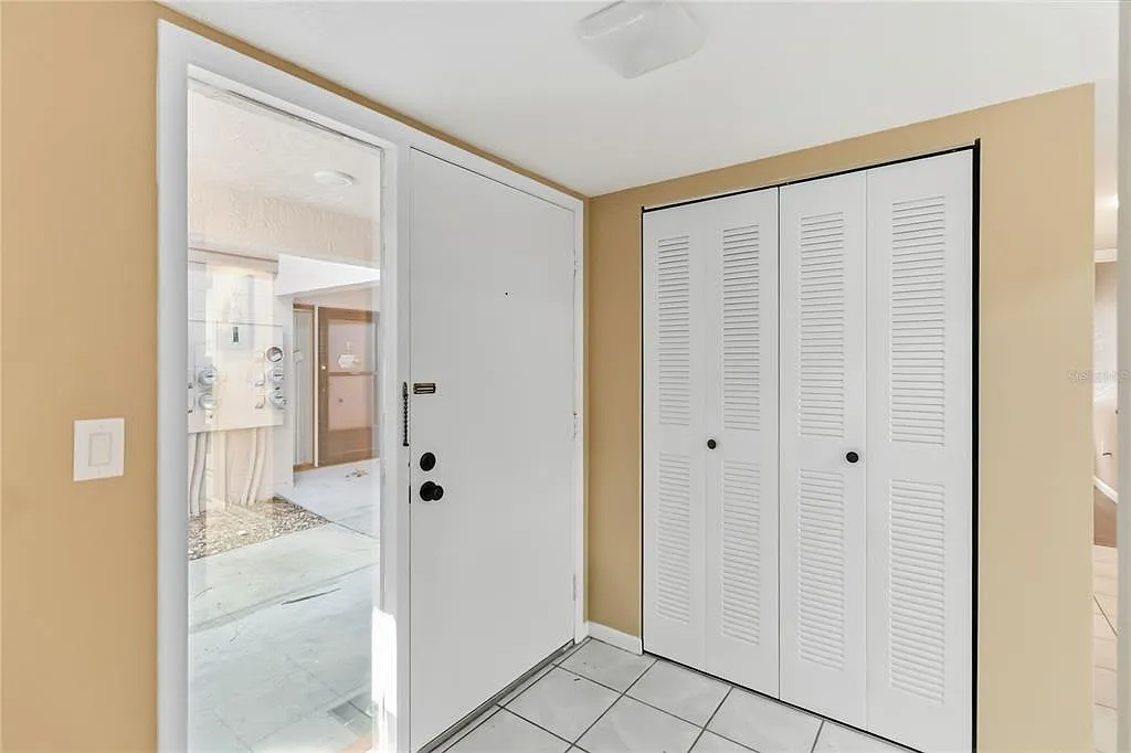 2 bed, 2.0 bath, 897 sqft, $1,500 — Photo 2