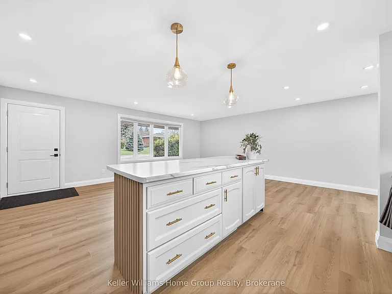 535 Elgin St — Photo 21