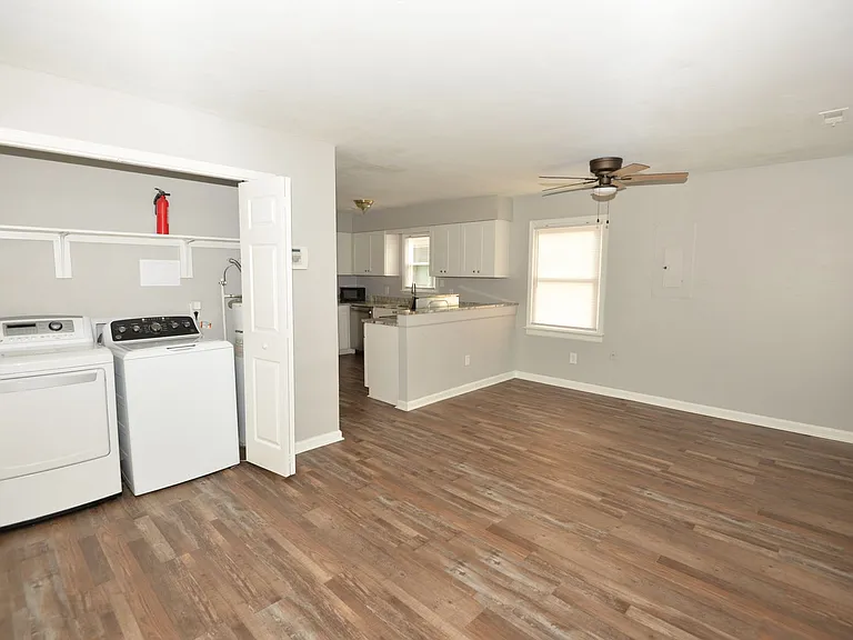 1227 W 41st St — Photo 2