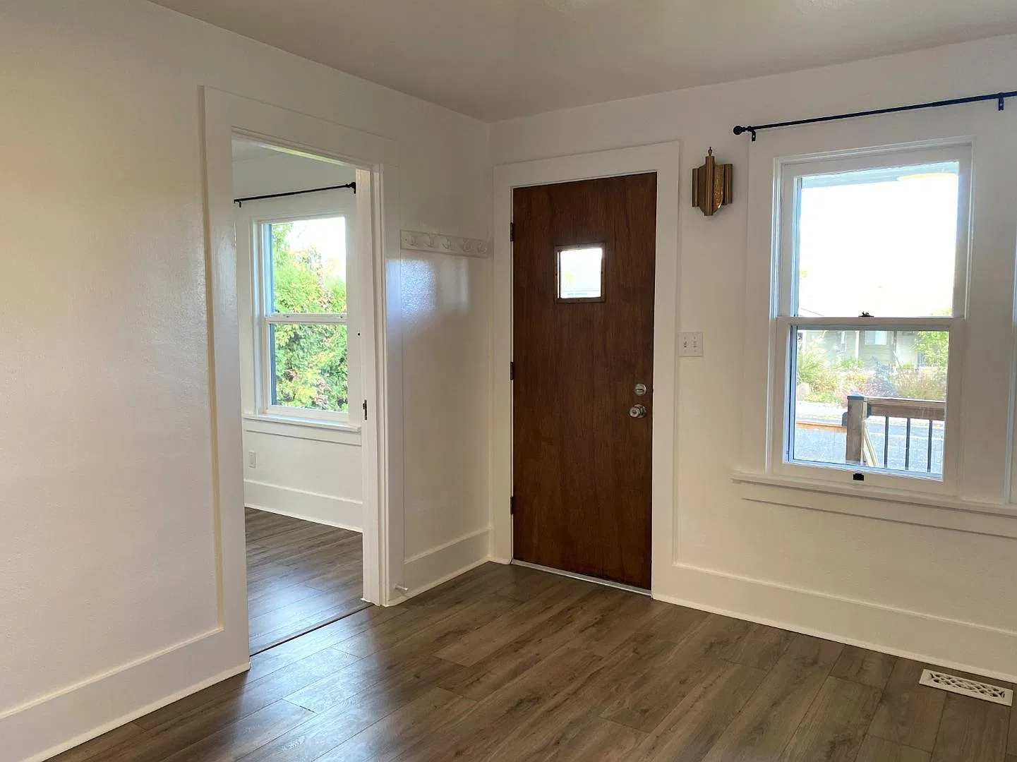 Updated 1928 Bungalow — Photo 4