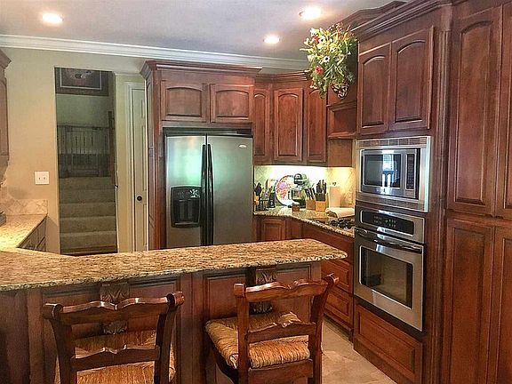 3rd image of 5557 Esterwood Dr