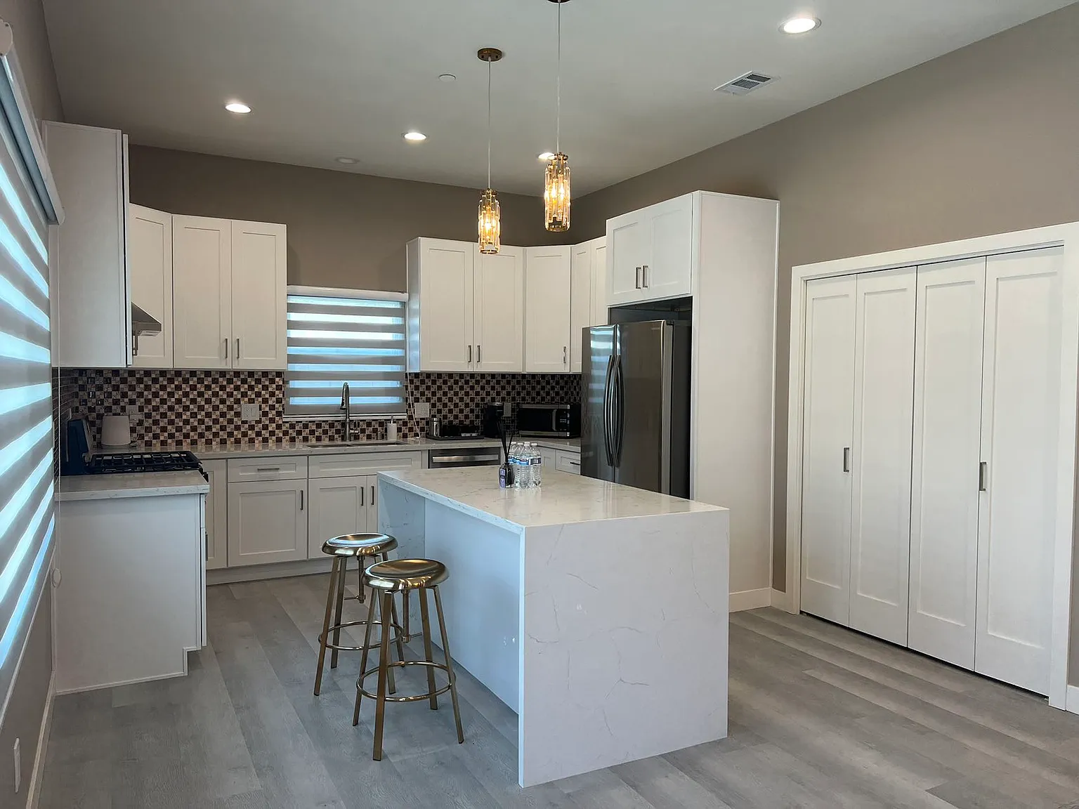 3 bed, 1200 sqft, $3,999 — Photo 4