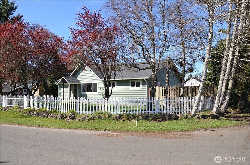 2nd image of 834 Jado Place