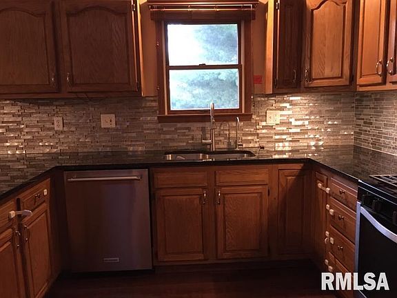 3rd image of 105 Parkway Dr