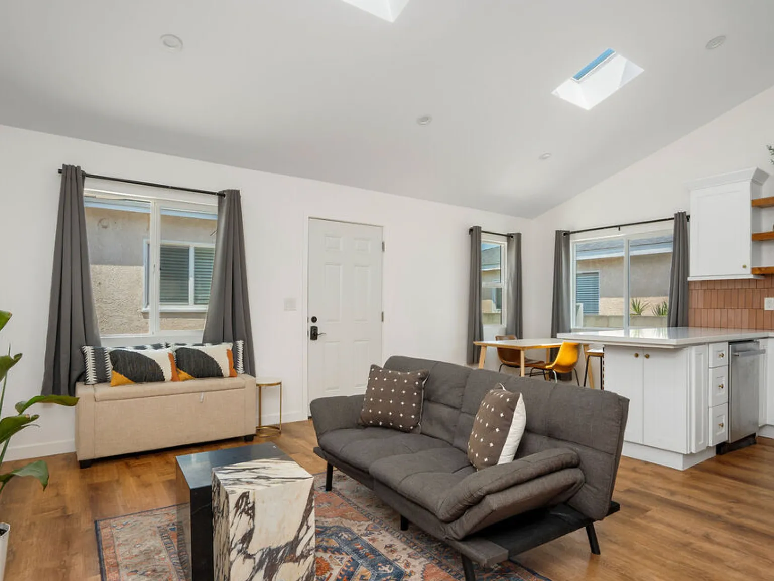 1 bed, 630 sqft, $3,500 — Photo 2