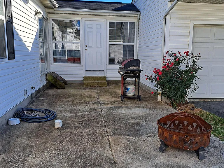2361 Hotchkiss St — Photo 3
