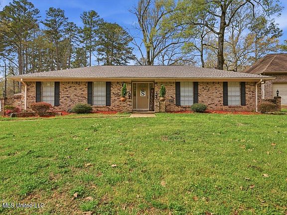 2nd image of 69 Summit Ridge Dr