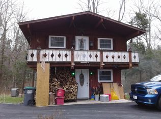 100 Hazelton Dr, Greentown, PA 18426