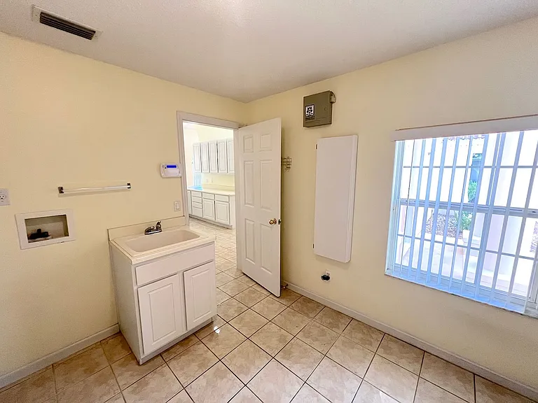 87 Rose Dr — Photo 31