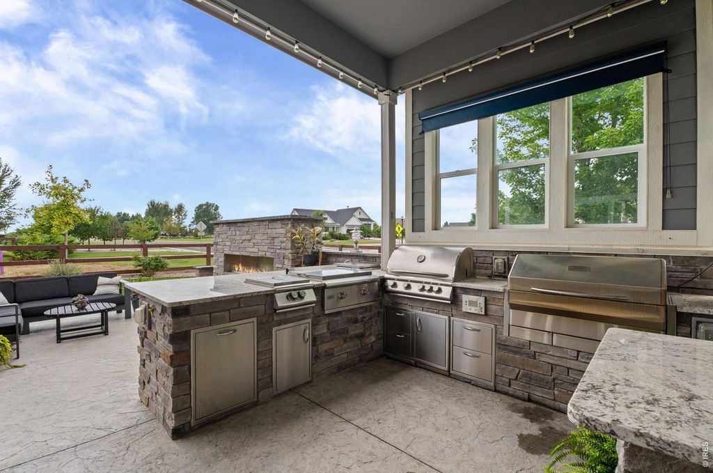 897 Shade Tree Dr