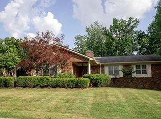 641 Lakeshore Dr, Lexington, KY 40502