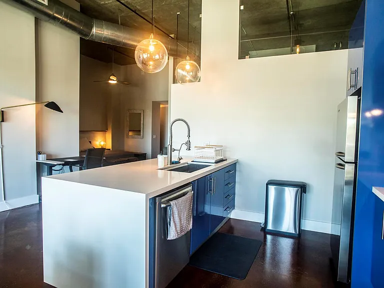 185 NE 4th Ave #204 — Photo 5