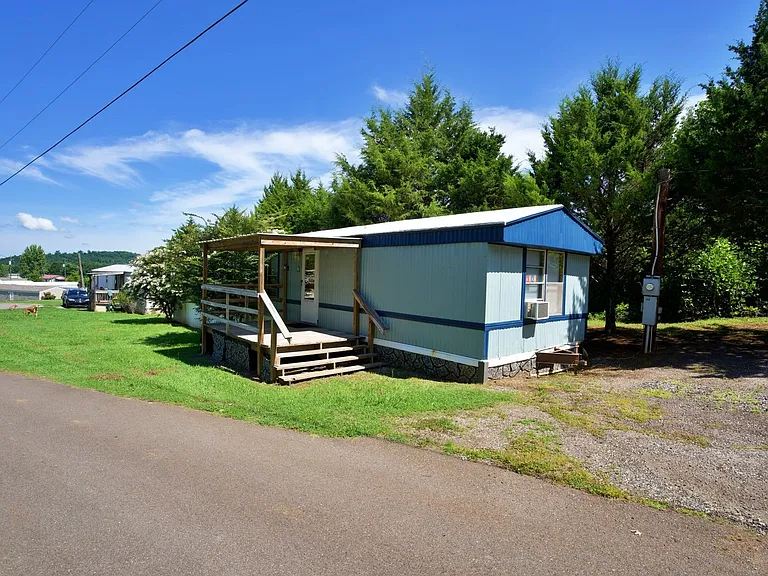 1111 Alexandria Rd SW — Photo 3