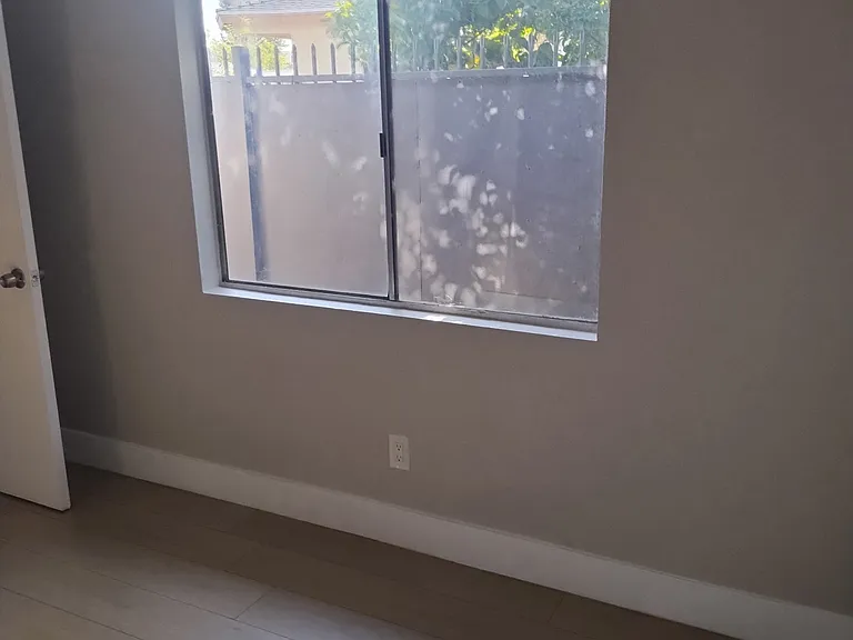 560 W Shamrock St #A — Photo 15