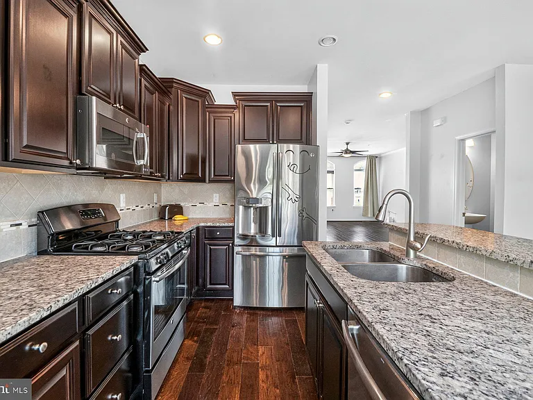 728 Millhouse Dr — Photo 4