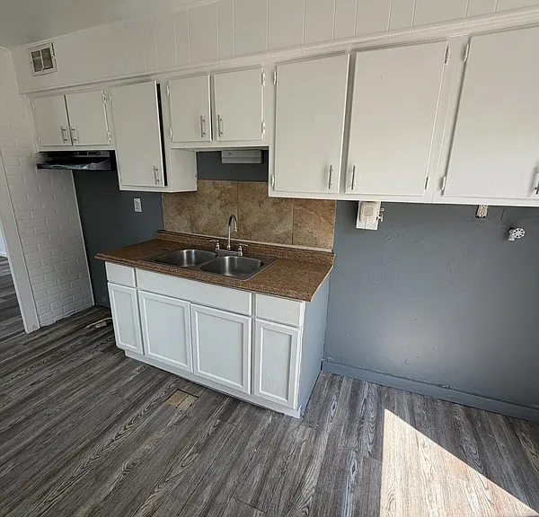 16317 Clearview Ave — Photo 6