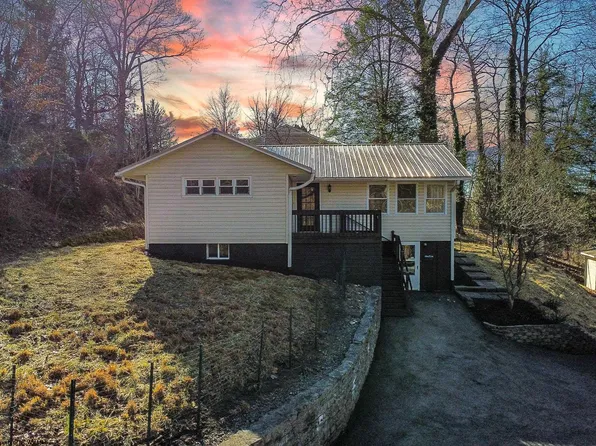 802 Country Club Rd, Fairmont, WV 26554