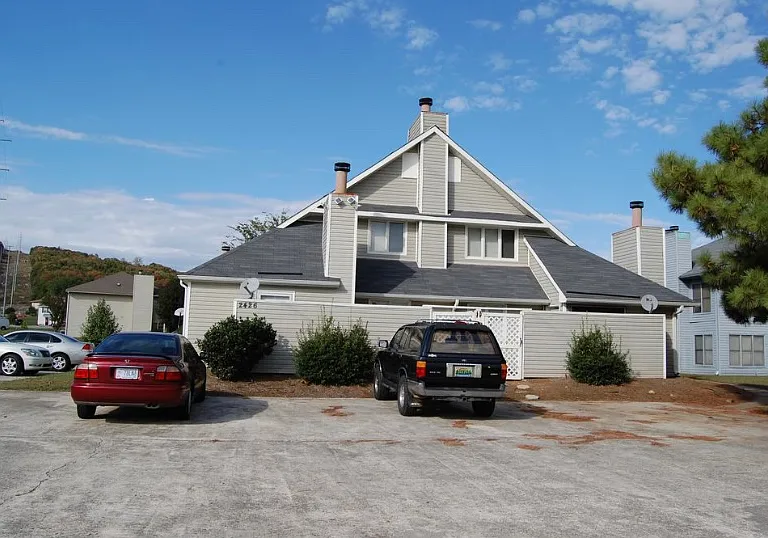2426 Wynterhall Rd SE #E — Photo 2