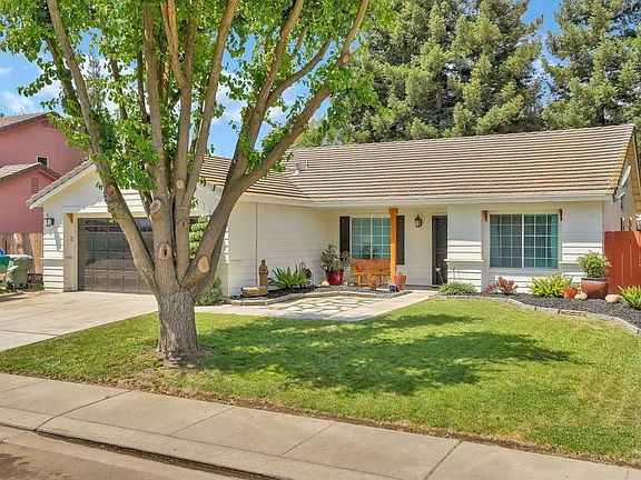 2nd image of 7007 Royal Links Dr