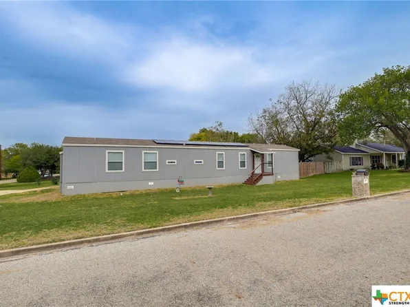 411 Kessler St, Hallettsville, TX 77964