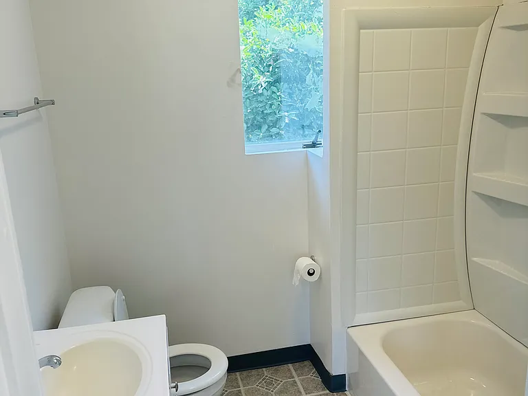 225 Laredo St — Photo 14