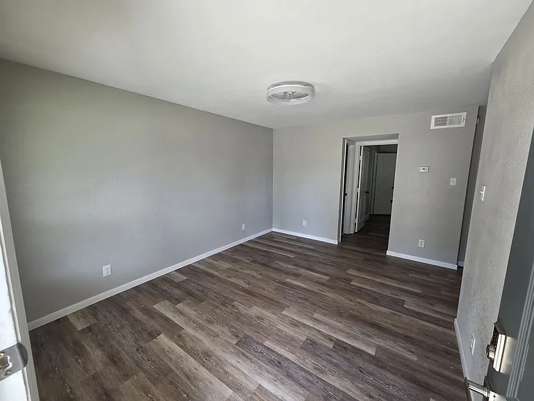 601 Harbour Ave #105 — Photo 2