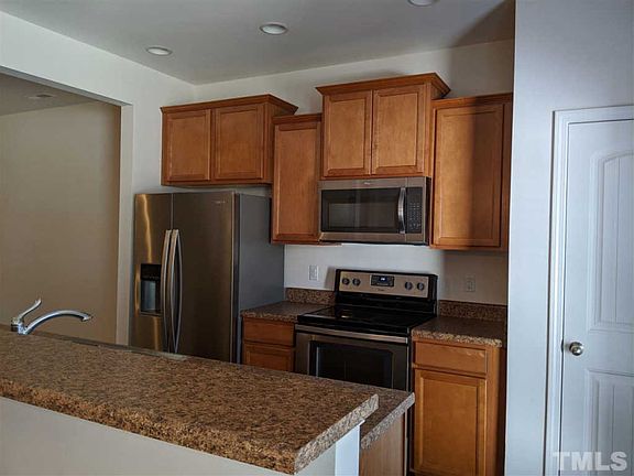 2nd image of 33 Hawkstone Dr