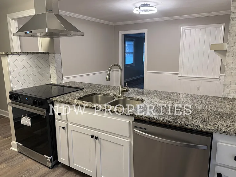 3408 Greenbriar Dr — Photo 3