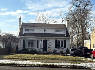 33 Beverly Rd, West Caldwell, NJ 07006