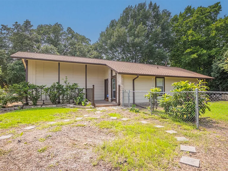 2520 Bitter Creek Dr — Photo 1