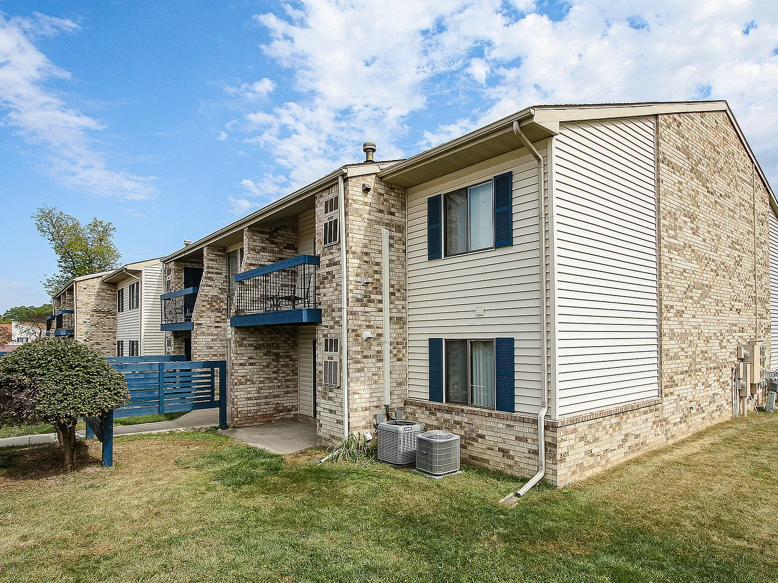 Benson Hills Apartments — Photo 3