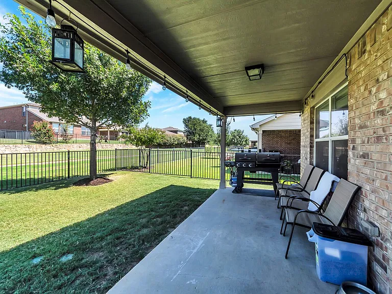 15944 Blaketree Dr — Photo 17
