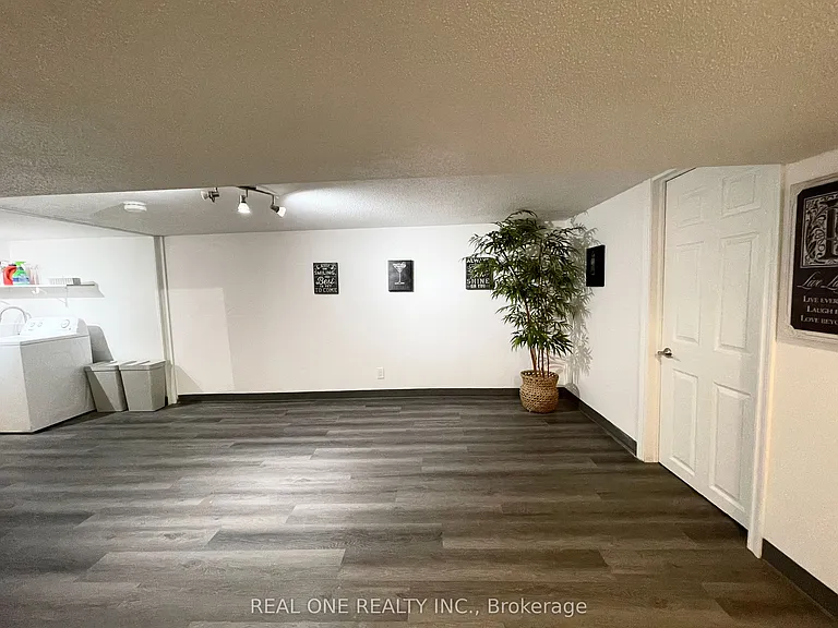 290 Westcourt Pl — Photo 28