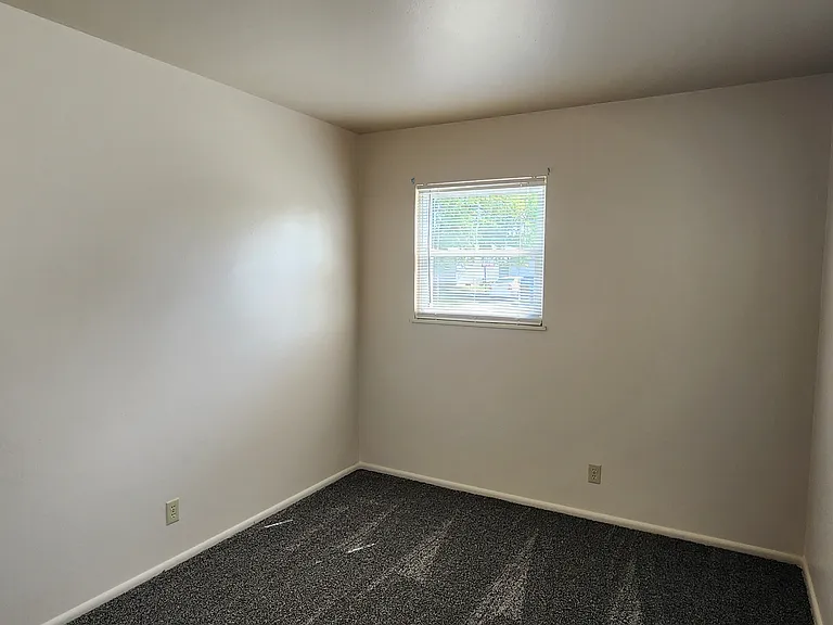 2238 E Linnhill Ln — Photo 9