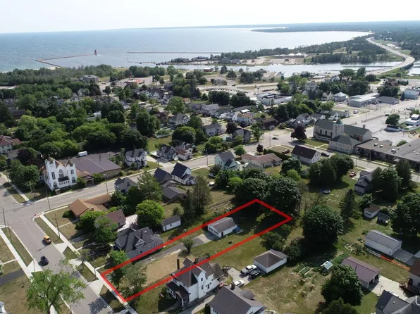 218 Range St, Manistique, MI 49854