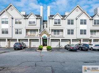 32 Prestwick Way, Edison, NJ 08820