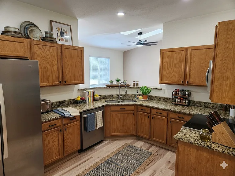 3410 Sloan Peak Hts — Photo 3
