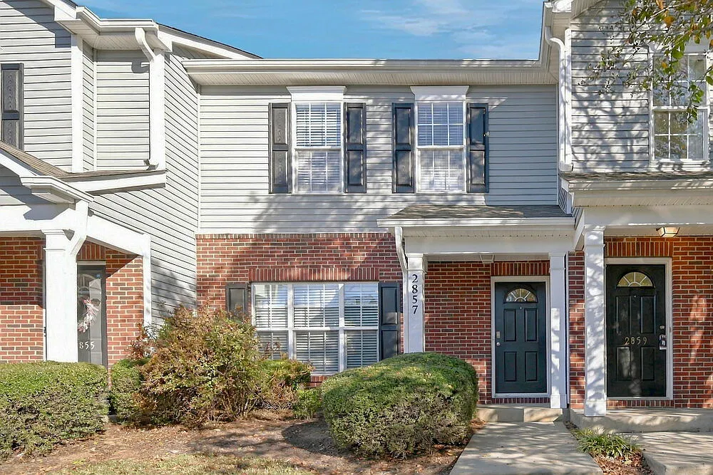 3 bed, 2.5 bath, 1359 sqft, $1,895 — Photo 1