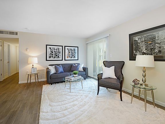 3rd image of 2821 Pheasant Hollow Dr #1507