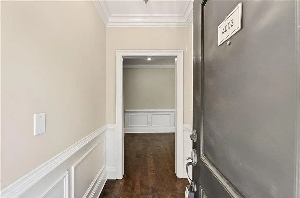 1 bed, 1.0 bath, 1141 sqft, $2,100 — Photo 2