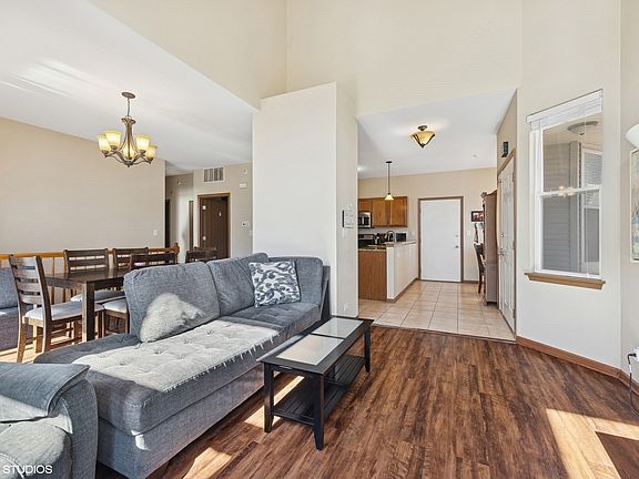 4th image of 187 Woodland Cir